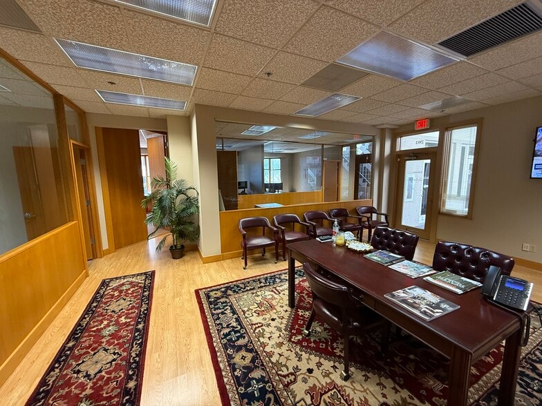 More Photos Of 400 5th Ave S, Naples Office For Lease