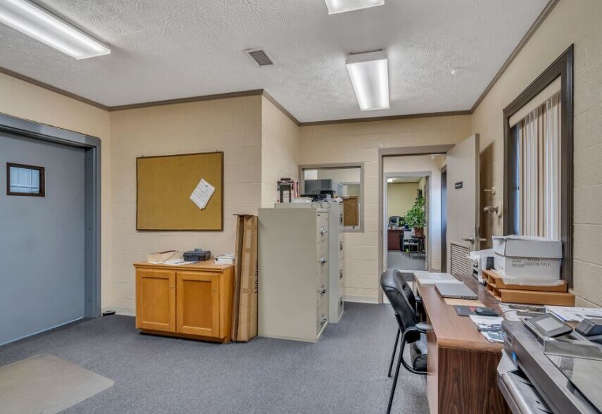 More Photos Of 106 Tennsco Dr, Dickson Warehouse For Sale