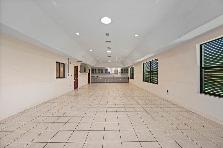 More Photos Of 8270 Pascal Dr, Punta Gorda Service For Sale