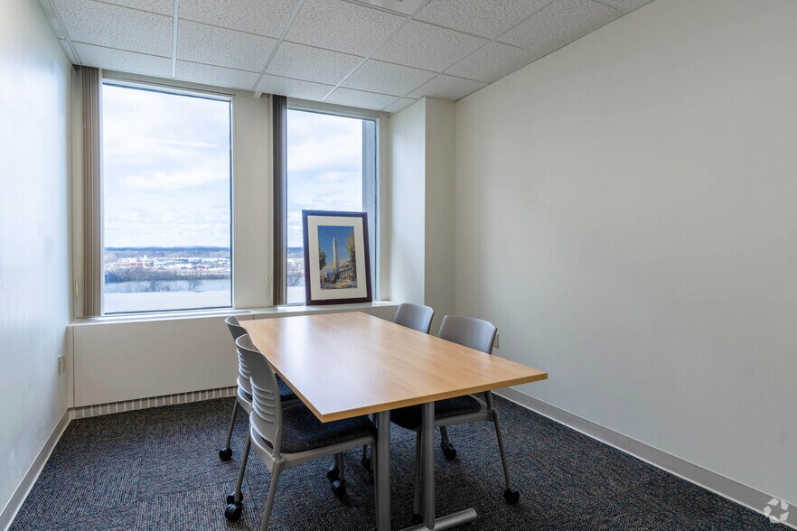 More Photos Of 1500 Main St, Springfield Medical For Lease