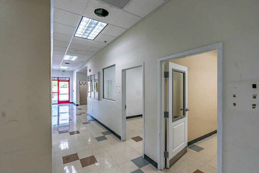 More Photos Of 300-304 E Avenue K6, Lancaster Office For Lease