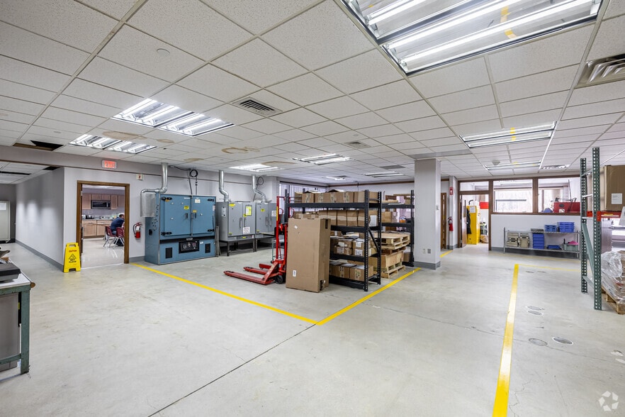More Photos Of 150 Knotter Dr, Cheshire Manufacturing For Sale