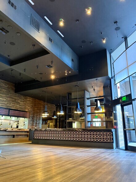 More Photos Of 800 W 6th St, Los Angeles Office For Lease