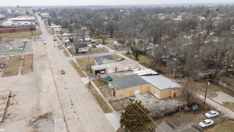 More Photos Of 219 & 303 W Chase st, Springfield Light Distribution For Lease