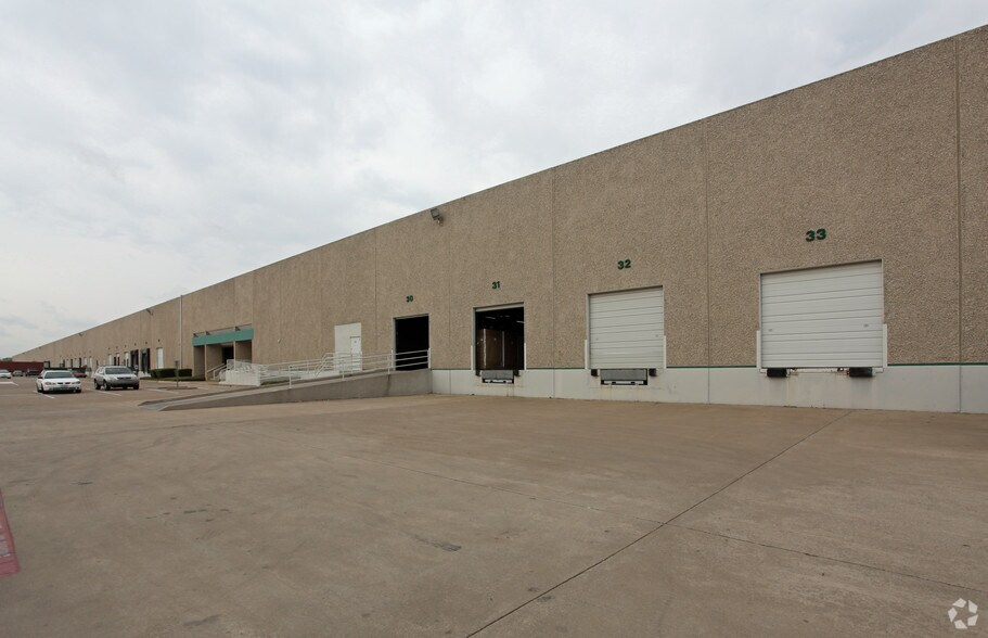 More Photos Of 2007 Royal Ln, Dallas Warehouse For Lease