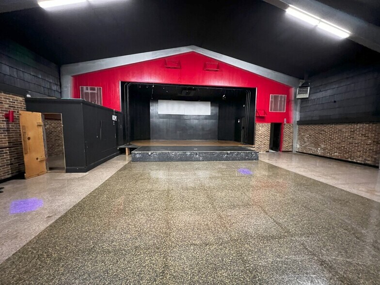 More Photos Of 1604 W State St, Bristol General Retail For Sale