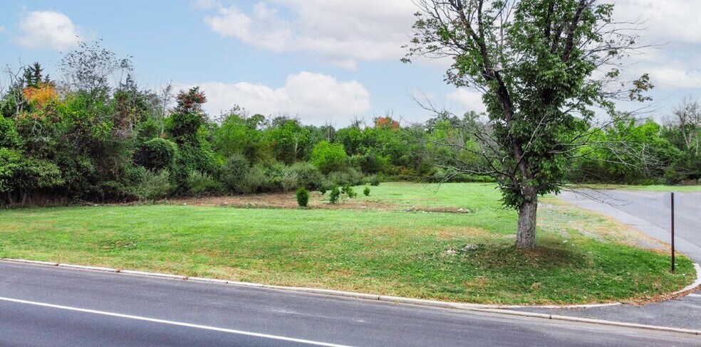 More Photos Of 3231 State Route 27, Franklin Park Freestanding For Sale