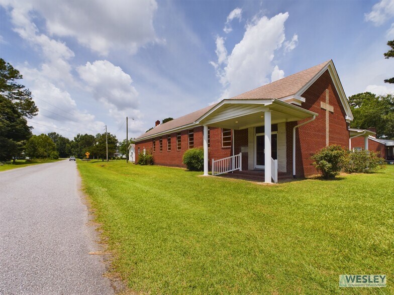 More Photos Of 2380 Bell Arthur, Bellarthur Religious Facility For Sale