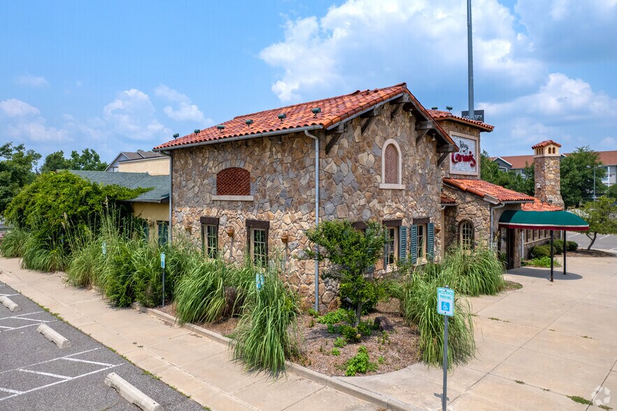 More Photos Of 970 Ed Noble Pky, Norman Restaurant For Lease