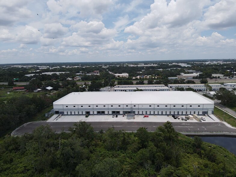 More Photos Of 6111 Johns Rd, Tampa Distribution For Lease