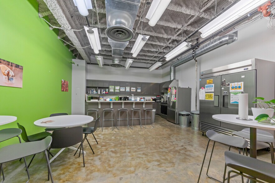 More Photos Of 214 Jefferson St, Lafayette Office For Sale