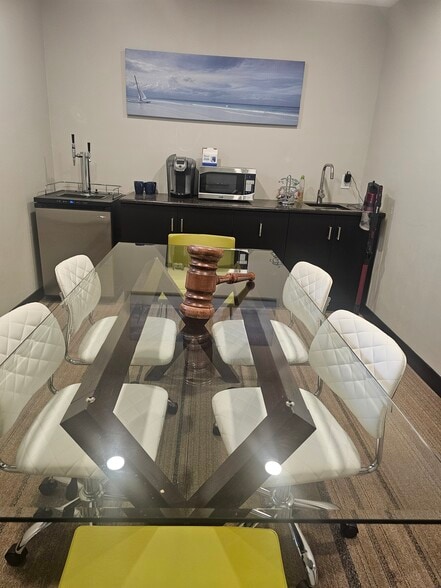 More Photos Of 110 Arcadian Ave, Waukesha Loft Creative Space For Sale