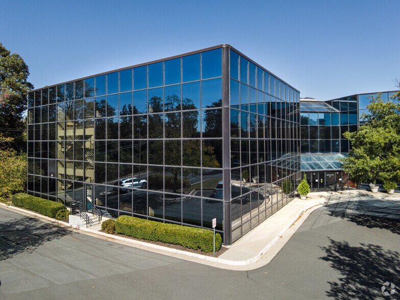 More Photos Of 5400 Shawnee Rd, Alexandria Office For Lease