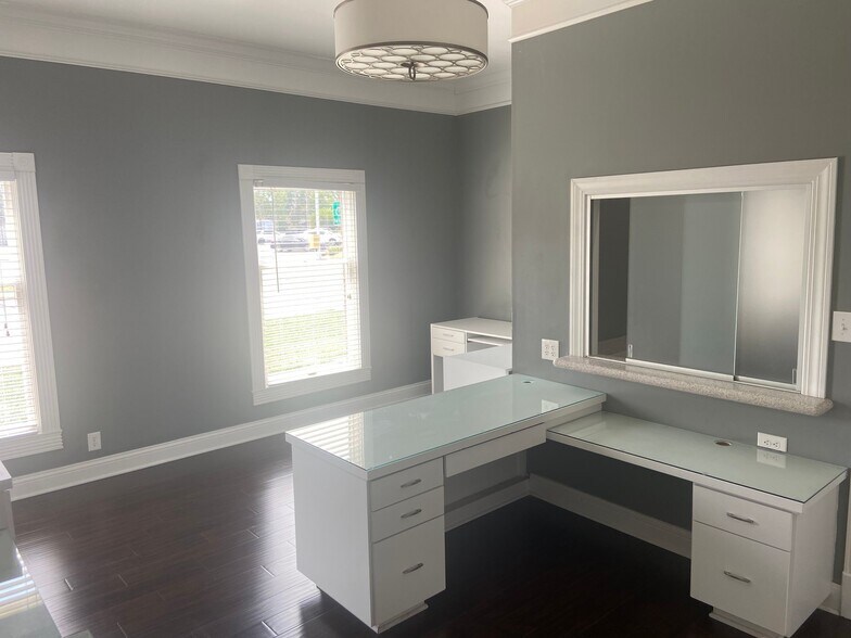 More Photos Of 600 SE 8th St, Evansville Office For Sale
