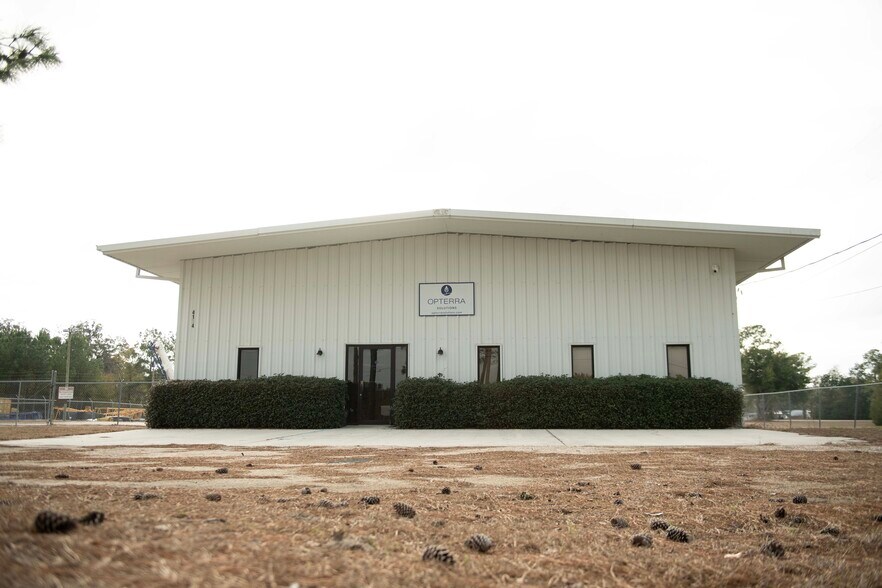 Primary Photo Of 4134 US 441, Lake City Light Manufacturing For Lease