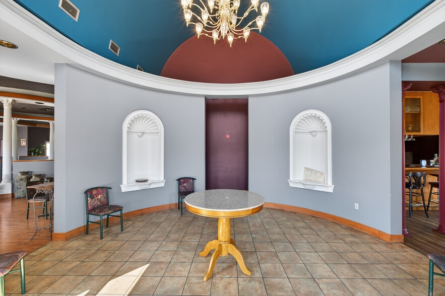 More Photos Of 1650 W Bakerview Rd, Bellingham Restaurant For Sale