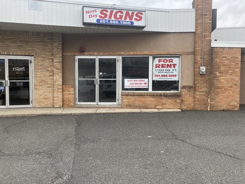 Primary Photo Of 300 Rt-17, Paramus Storefront For Lease