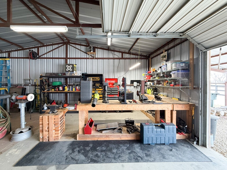 More Photos Of 5871 Milam Rd, Denton Flex For Sale