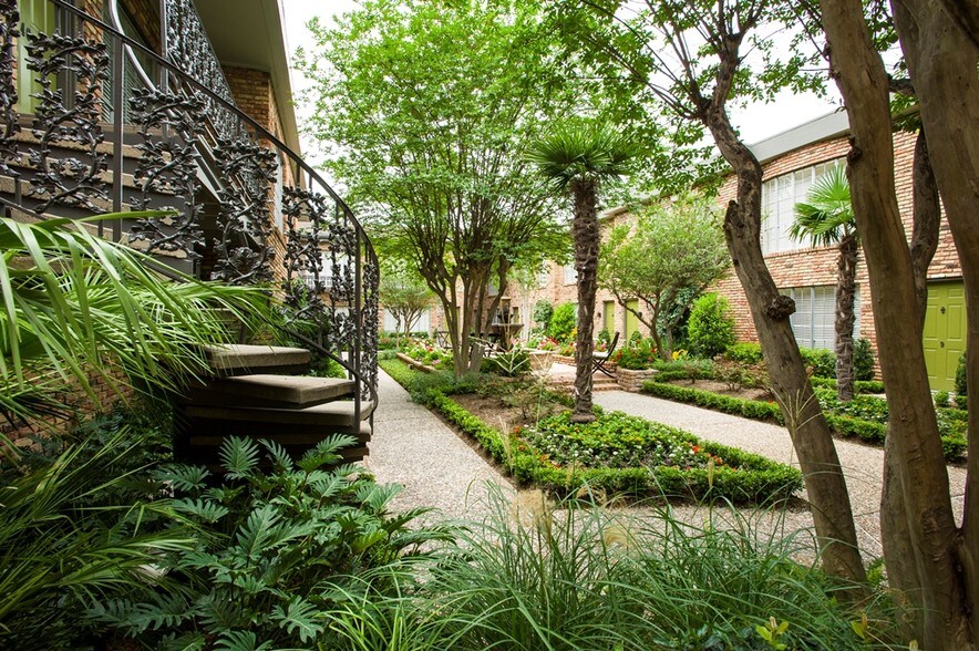 More Photos Of 2320 McCue Rd, Houston Apartments For Sale