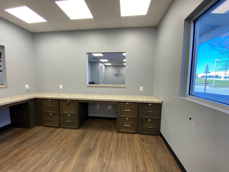 More Photos Of 2221 John Williams Blvd, Bedford Office For Sale