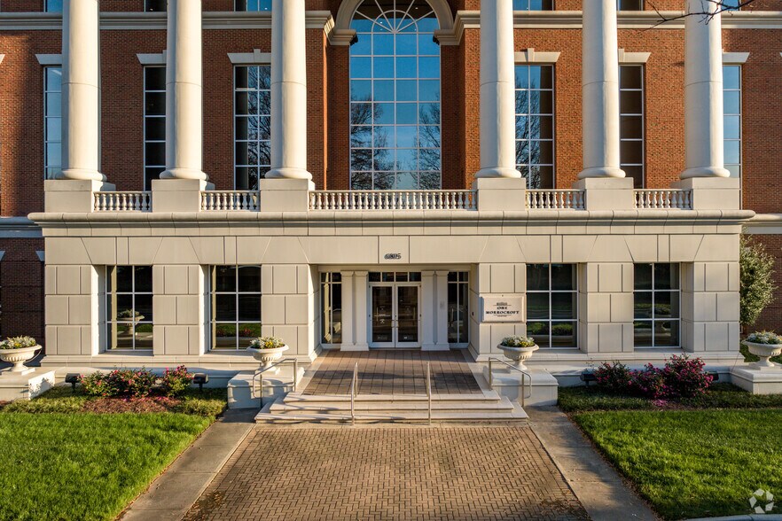More Photos Of 6805 Carnegie Blvd, Charlotte Office For Lease