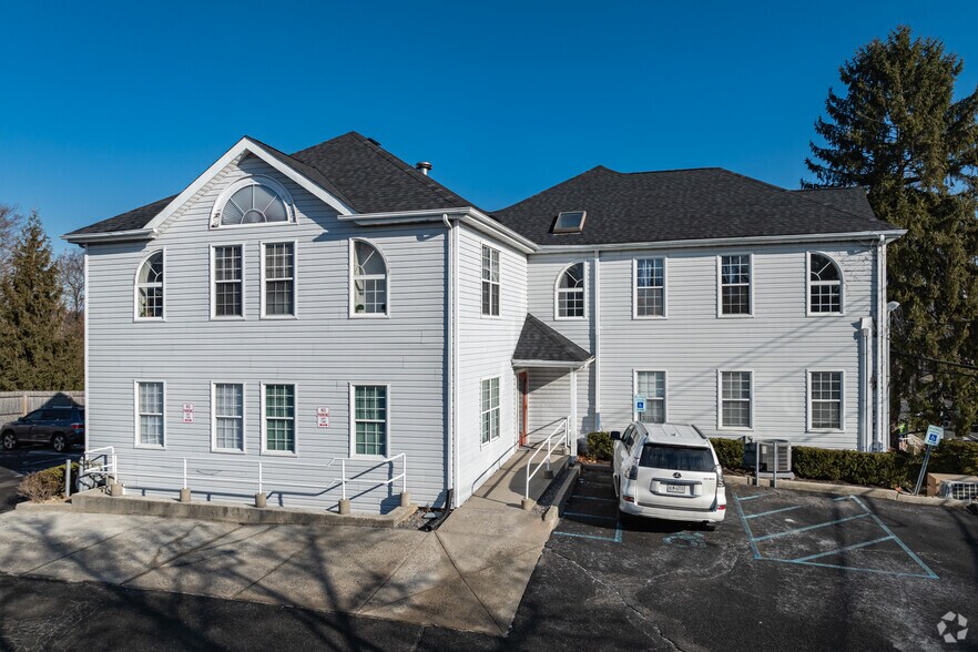 Primary Photo Of 1000 Main St, Port Jefferson Office For Lease