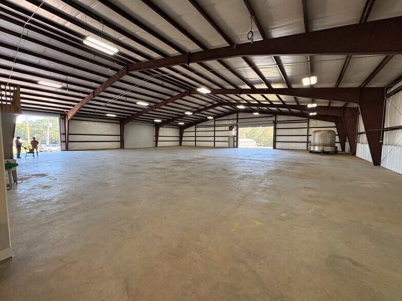 More Photos Of 22825 McAuliffe Dr, Robertsdale Warehouse For Lease