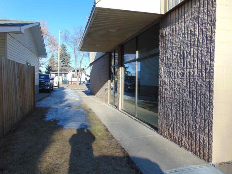 More Photos Of 9804 104th St, Fort Saskatchewan Office Residential For Sale