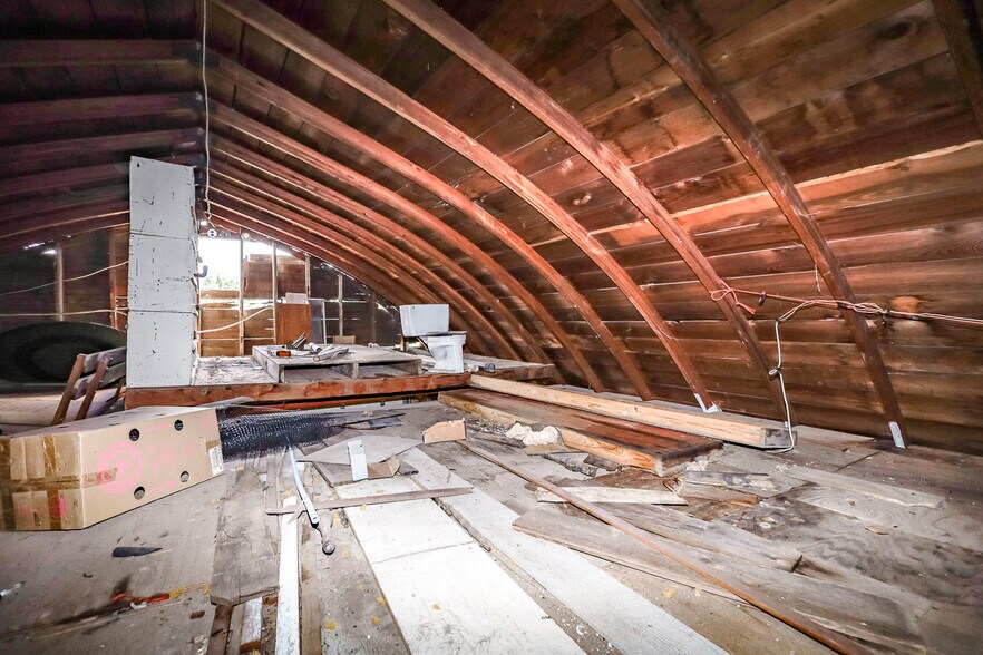 More Photos Of 201 W Silknitter St, Rose Hill Self Storage For Sale