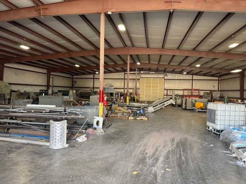 More Photos Of 1401 N Evans Ave, Evansville Warehouse For Sale