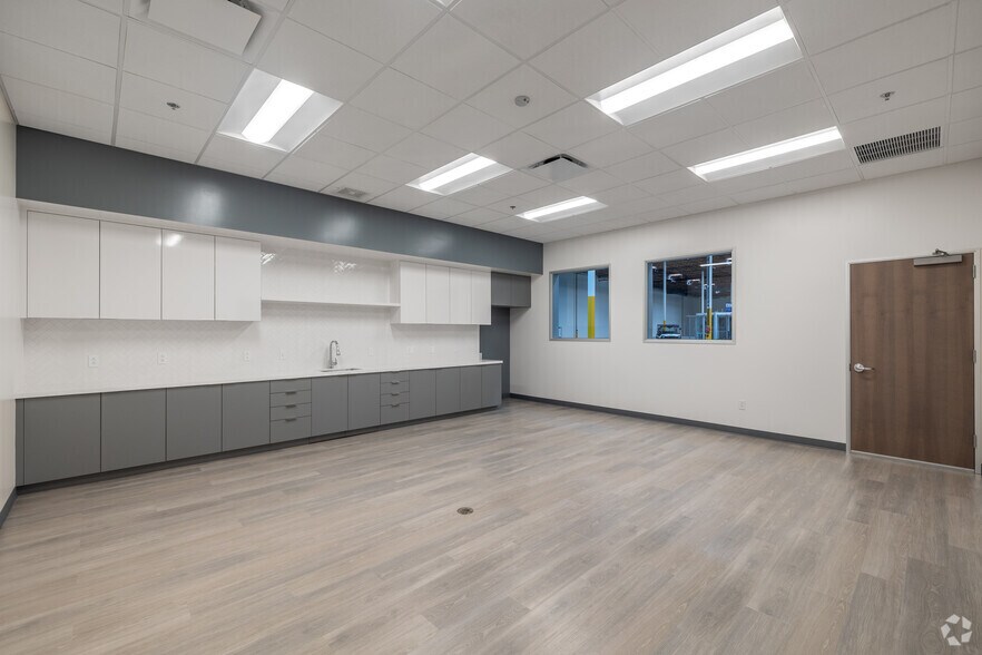 More Photos Of 2401 E Wardlow Rd, Long Beach Warehouse For Lease