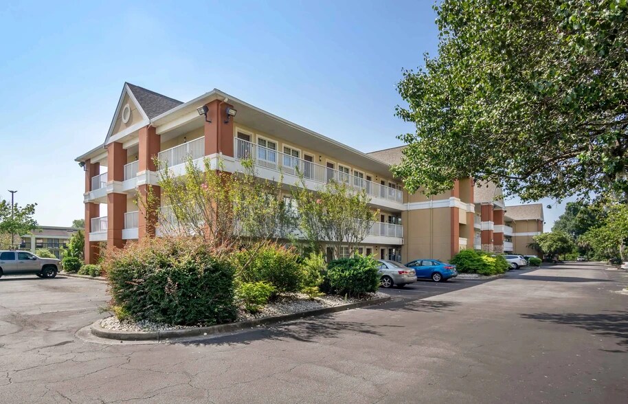 More Photos Of 5059 N Arco Ln, Charleston Hotel For Sale