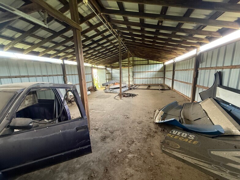 More Photos Of 811 E Industry Rd, Henryetta Warehouse For Sale