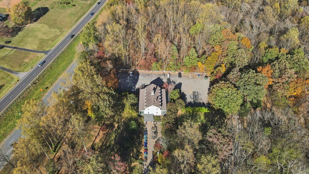 More Photos Of 5309 S Seminole Trl, Madison Storefront For Sale