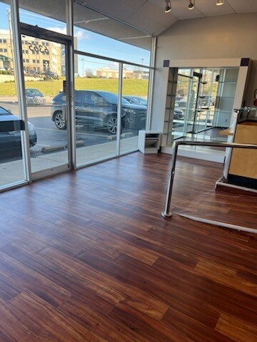 More Photos Of 6361-6367 Glenway Ave, Cincinnati Storefront Retail Office For Lease