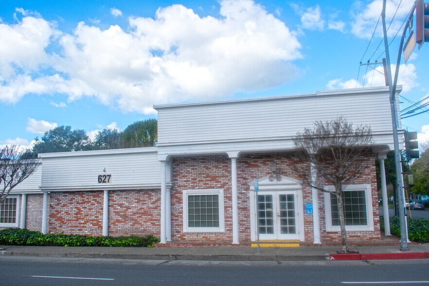 More Photos Of 627 College Ave, Santa Rosa Office For Sale