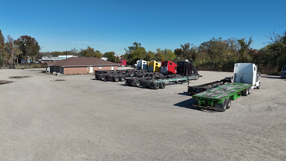 More Photos Of 4104 Banner Dr, Houston Warehouse For Sale