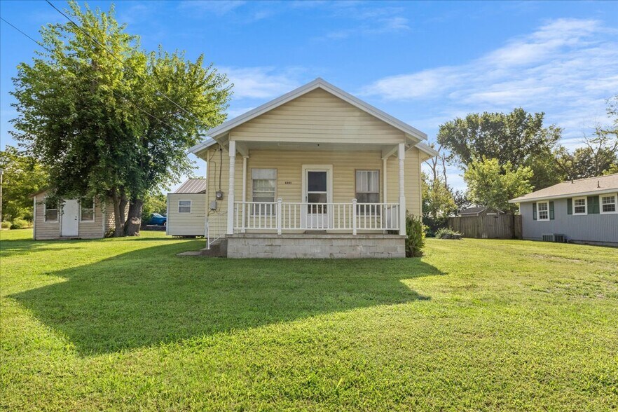 More Photos Of 1201 & 1203 SW I street St, Bentonville Flex For Sale