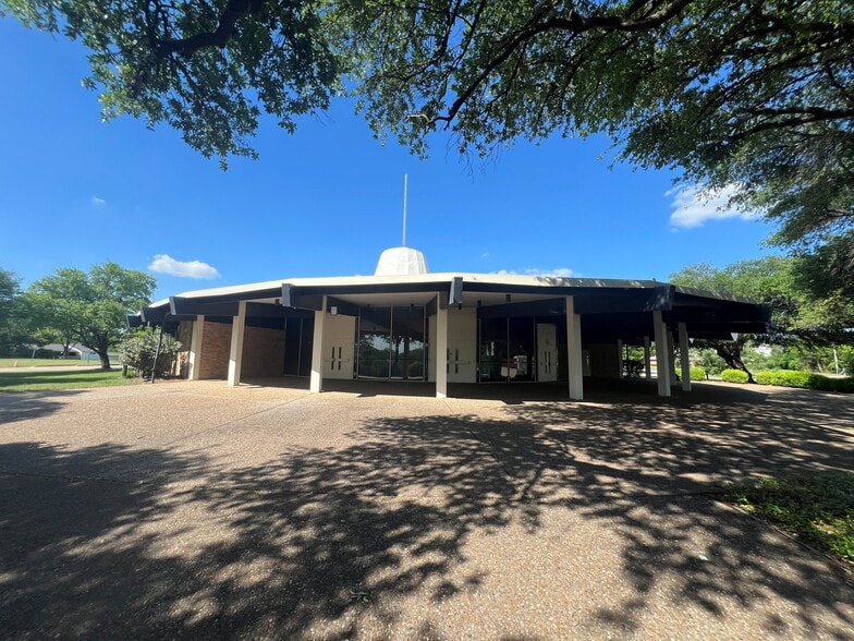Primary Photo Of 9121 Ferguson Rd, Dallas Religious Facility For Sale