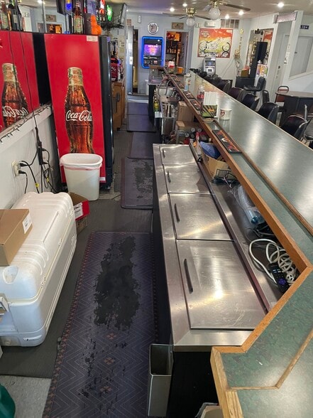 More Photos Of 2137 S Meridian St, Indianapolis Bar For Sale