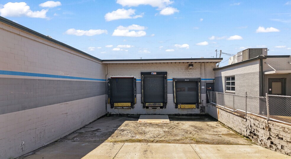 More Photos Of 312 S 14th Ave, Humboldt Manufacturing For Sale