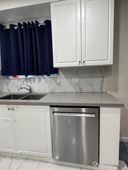 More Photos Of 183 Maurice Dr, Oakville Apartments For Sale