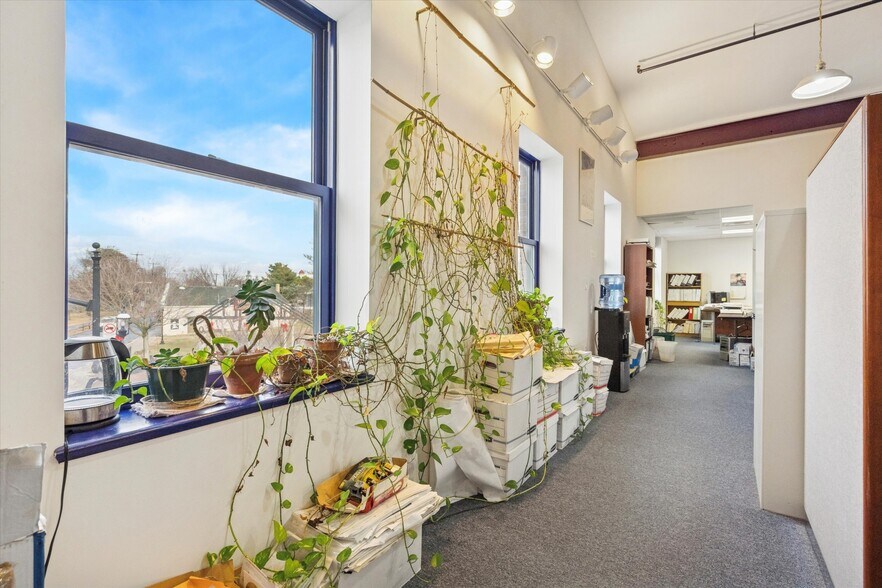More Photos Of 422 Mill St, Bristol Office For Sale