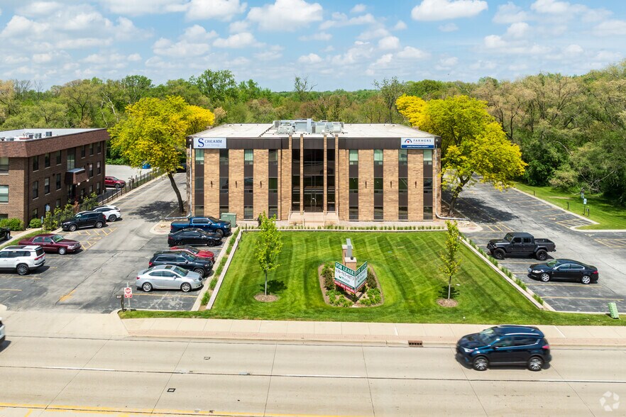 More Photos Of 240 E Lake St, Addison Office For Lease