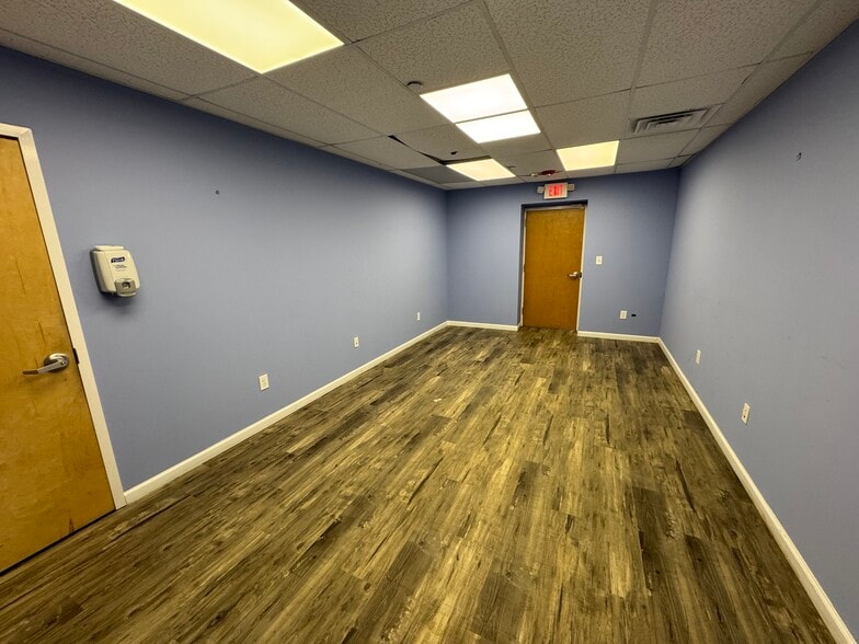 More Photos Of 217 River Ave, Patchogue Warehouse For Lease