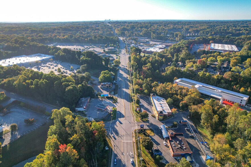 More Photos Of 3743 Battleground Ave, Greensboro Unknown For Lease