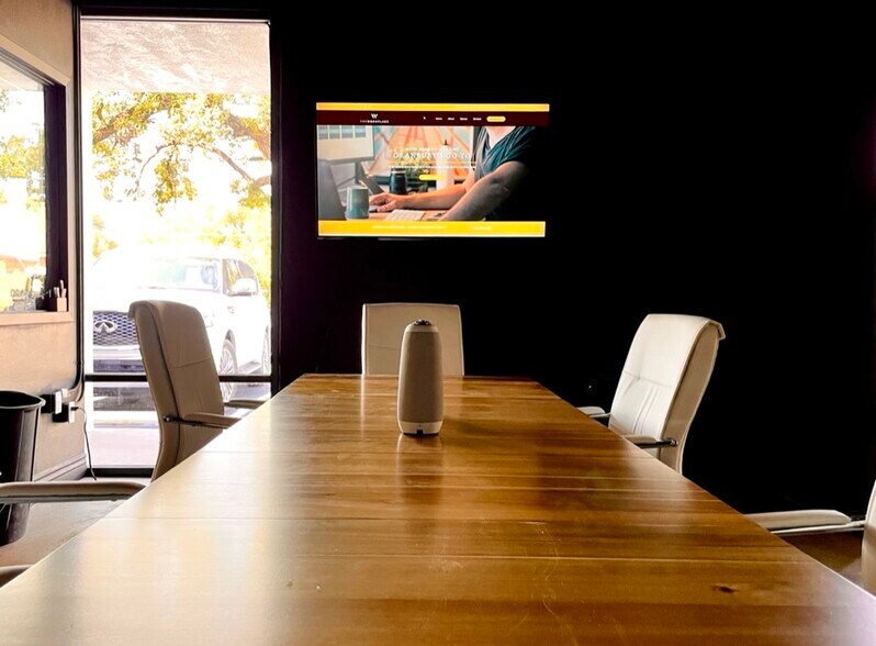 More Photos Of 307 W Pearl St, Granbury Coworking Space