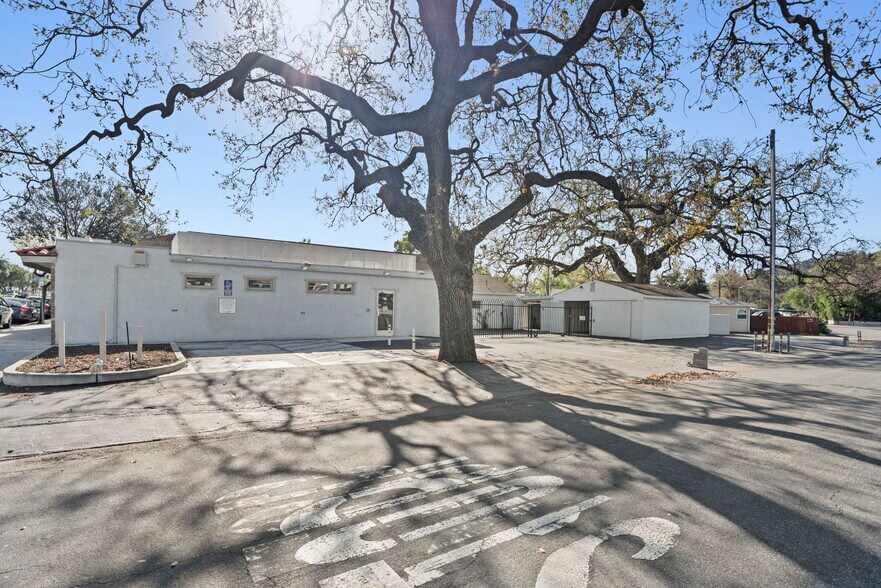 More Photos Of 2974 E Thousand Oaks Blvd, Thousand Oaks Storefront For Lease