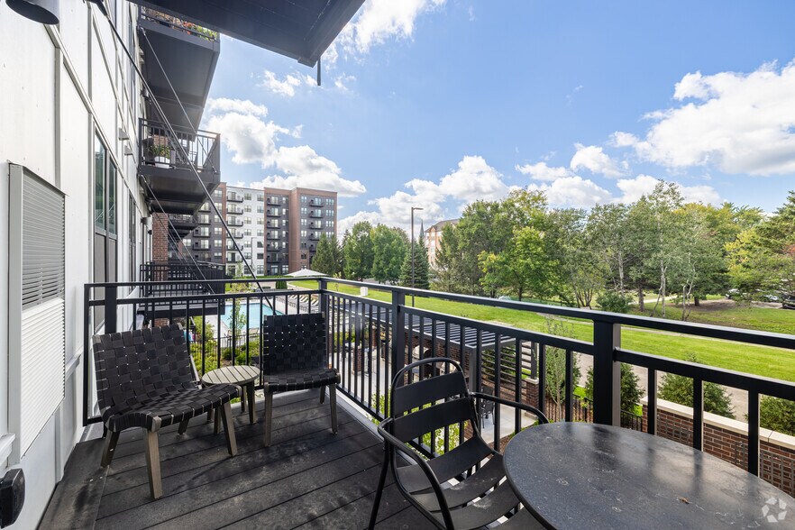 More Photos Of 250 McHenry Rd, Buffalo Grove Apartments For Lease