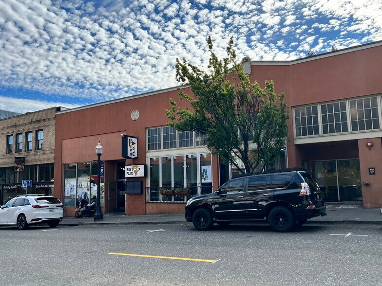 More Photos Of 107 Oak St, Hood River General Retail For Lease